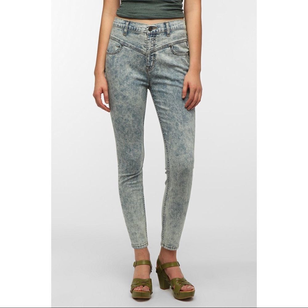 ✨ BDG
HIGH-RISE SEAMED JEAN✨